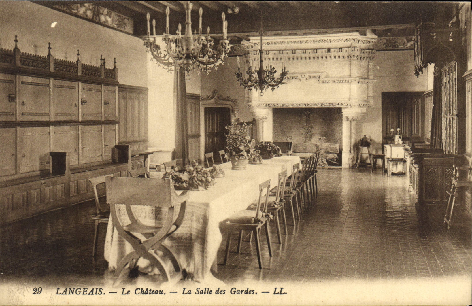 CPA Langeais Le Chateau La Salle Des Gardes