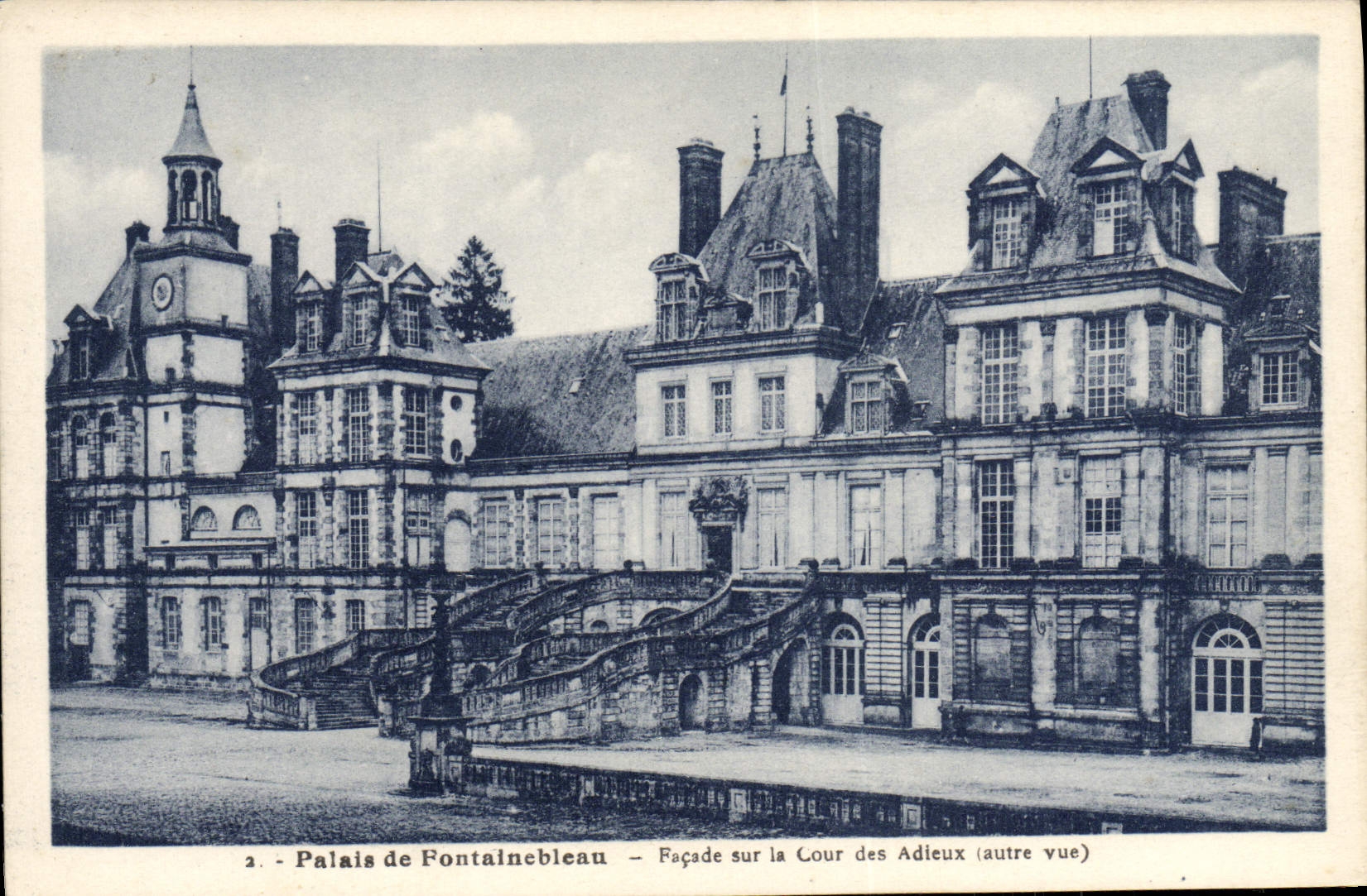 Palast von Fontainebleau — Fassade zum Cour des Adieux (andere Ansicht) — unbekannter Verleger, Nr. 2