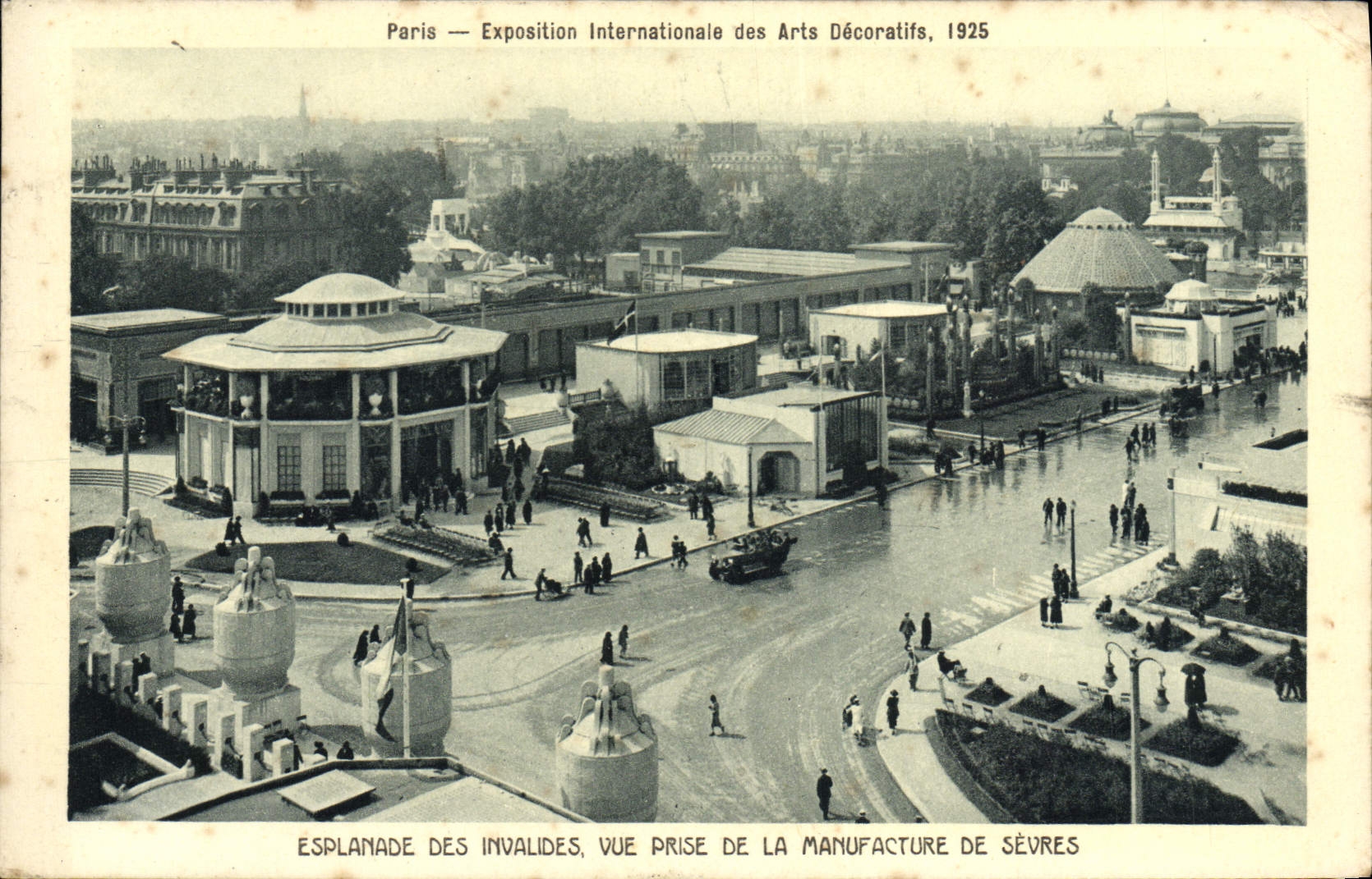 CPA Paris Exposition Internationale des Arts Decoratifs 1925 Esplanade des Invalides Vue prise de la Manufacture Sevres