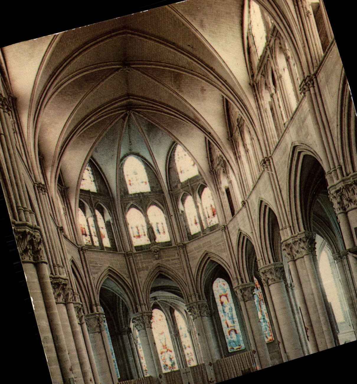 Intérieur de l'église abbatiale Notre-Dame des Ardents — Lagny-sur-Marne — Éditions MAGE
