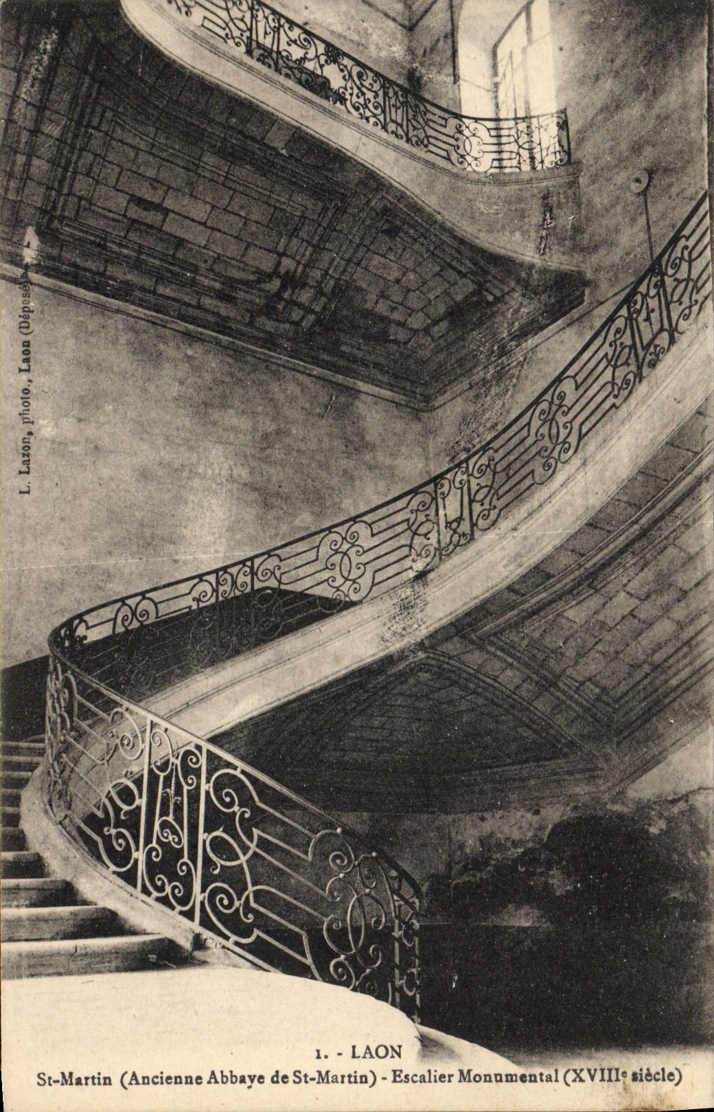 St-Martin (Ancienne Abbaye de St-Martin) - Escalier Monumental (XVIIIe siècle) — Laon, photo L. Lazón (Oppassé)