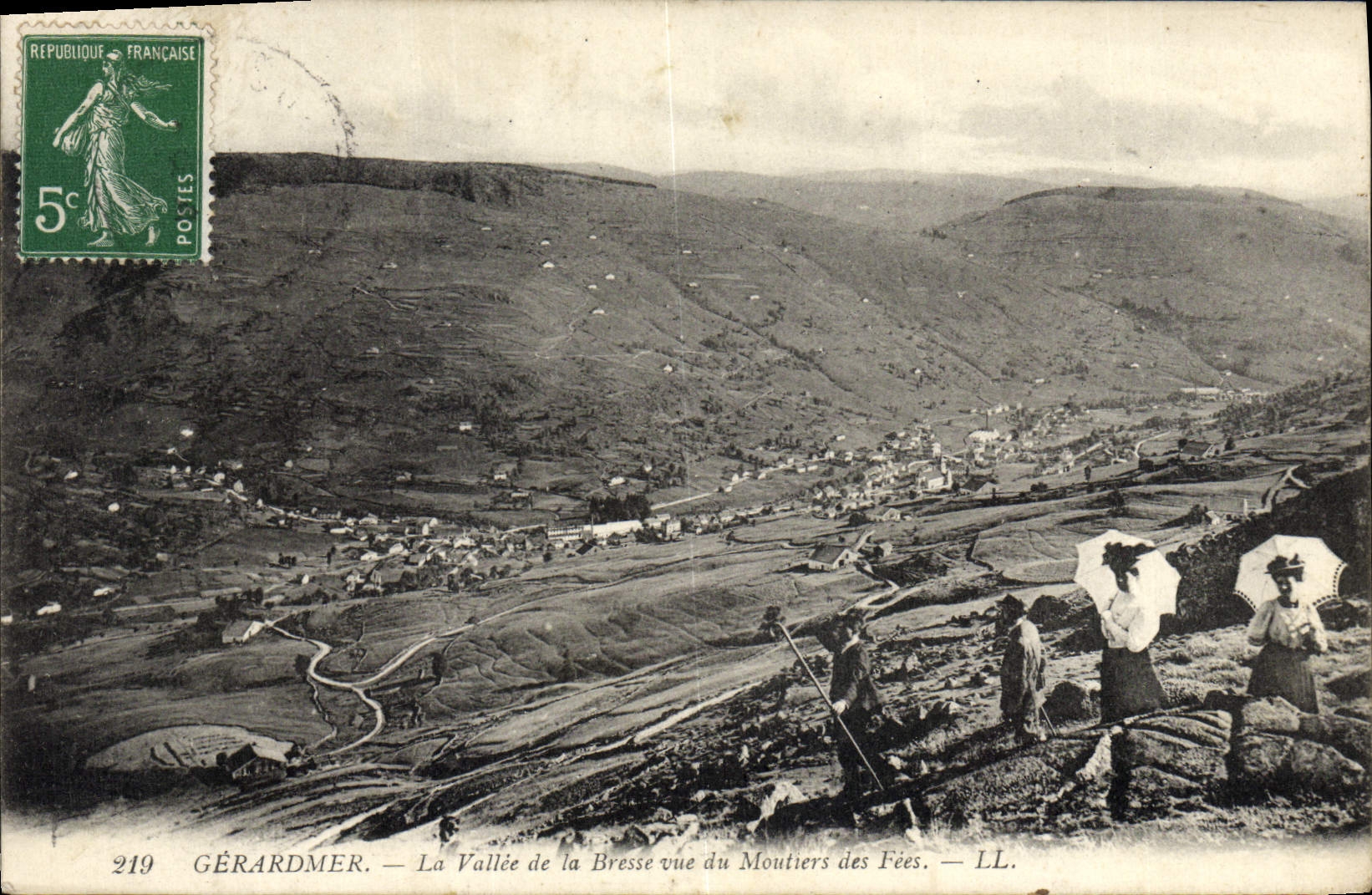 Gérardmer — La Vallée de la Bresse vue du Moutiers des Fées — LL. — n° 219