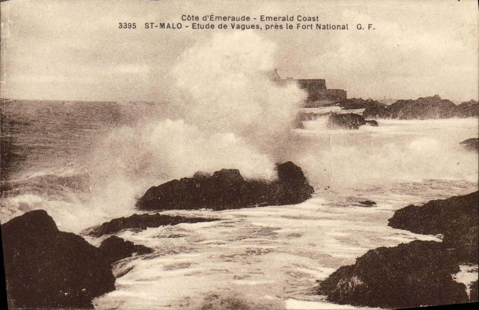 Côte d'Émeraude - Emerald Coast — Étude de Vagues près le Fort National — G.F. n°3395