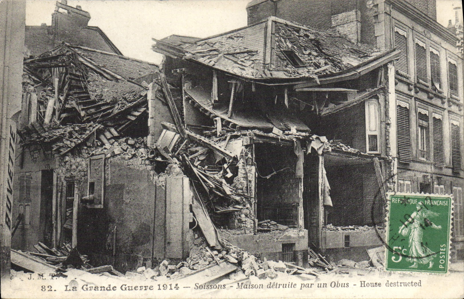 CPA Soissons Maison detruite par un obus Militaria
