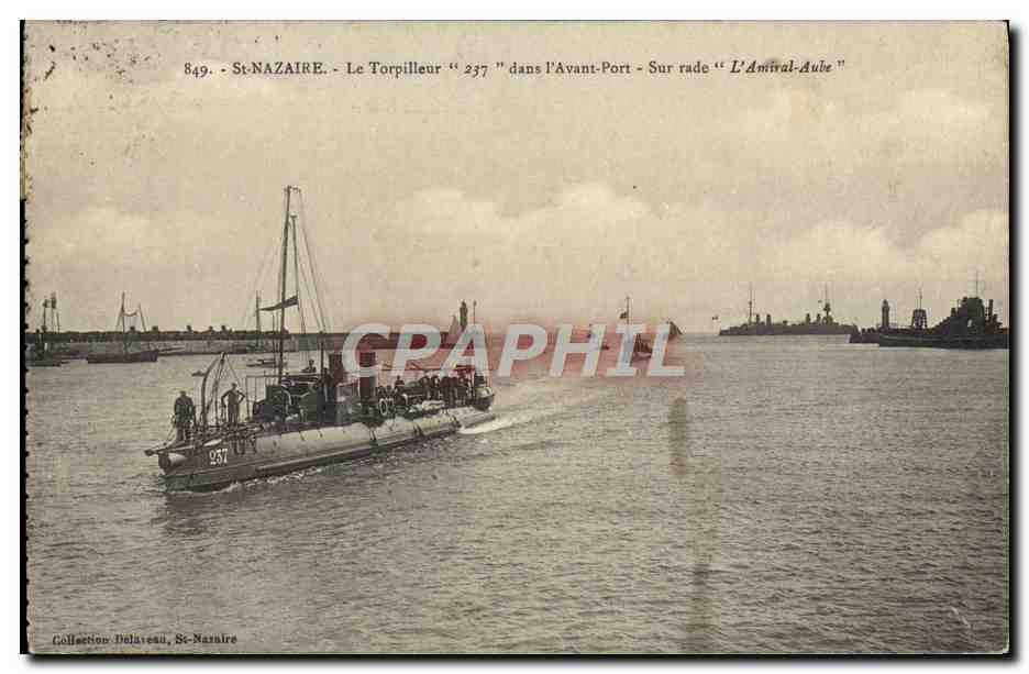 CPA St Nazaire Le Torpilleur 237 dans l'avant port Sur rade L'Amiral Aube 