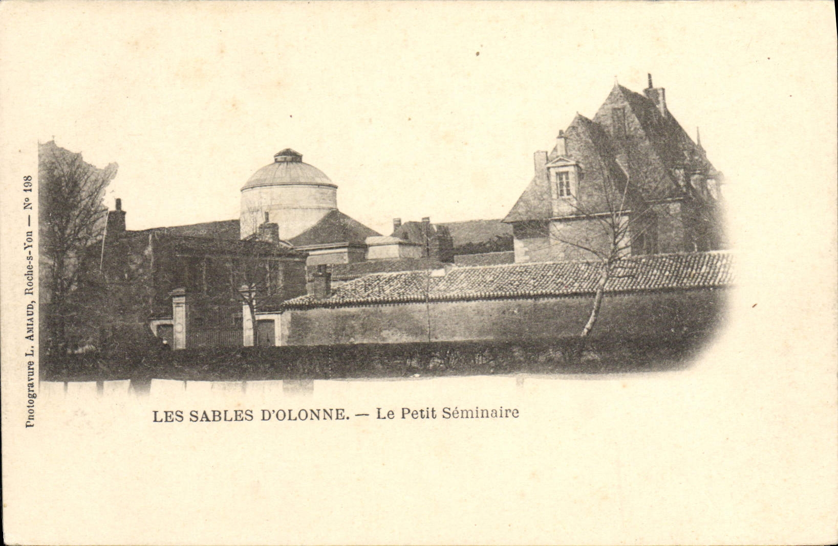 Les Sables-d'Olonne — Le Petit Séminaire — Photogravure L. Amiaub, Roche-s-Yon — N° 198