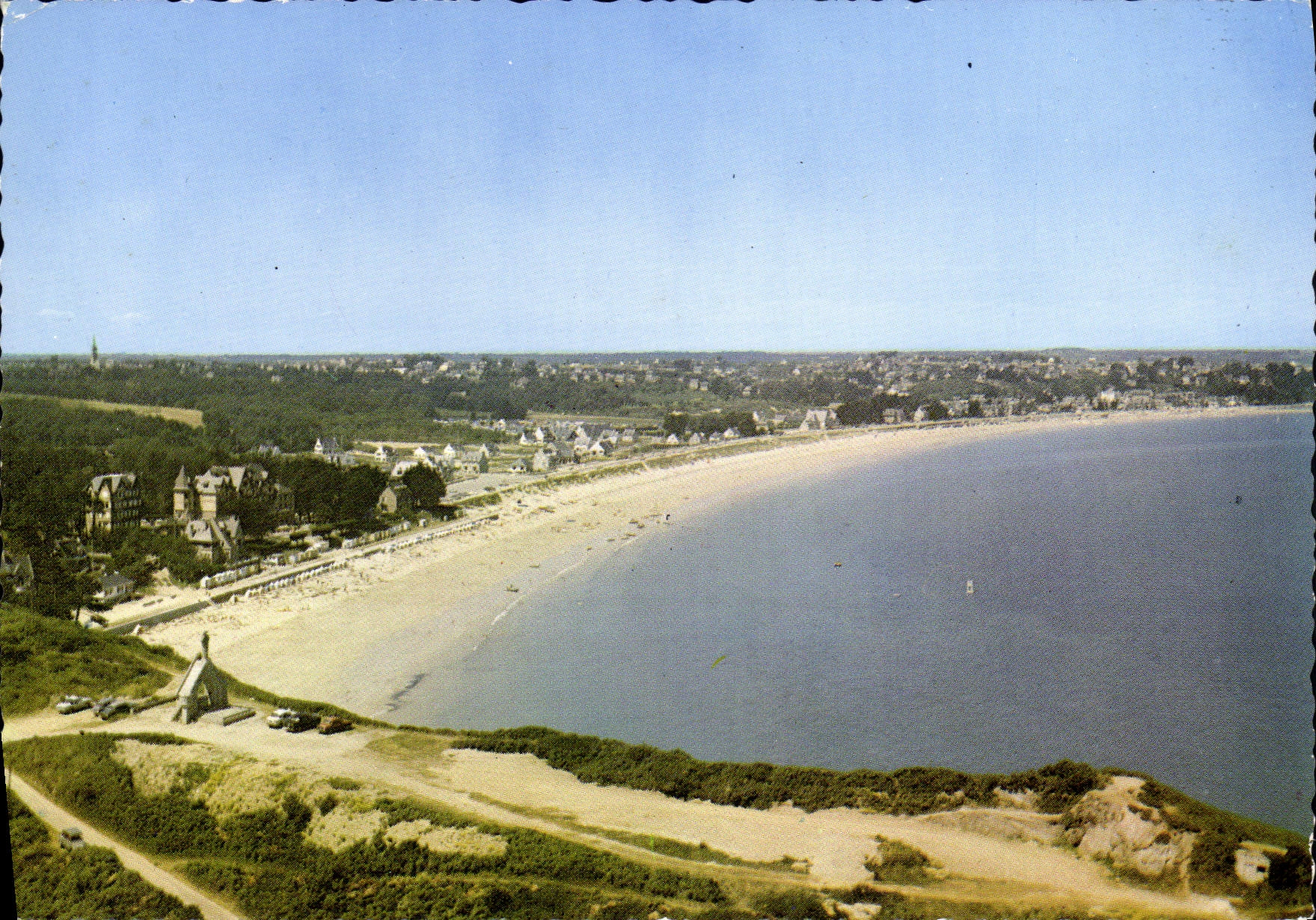 Saint-Cast-la-Ferrière — vue de la plage et du port — Éditions SODFER