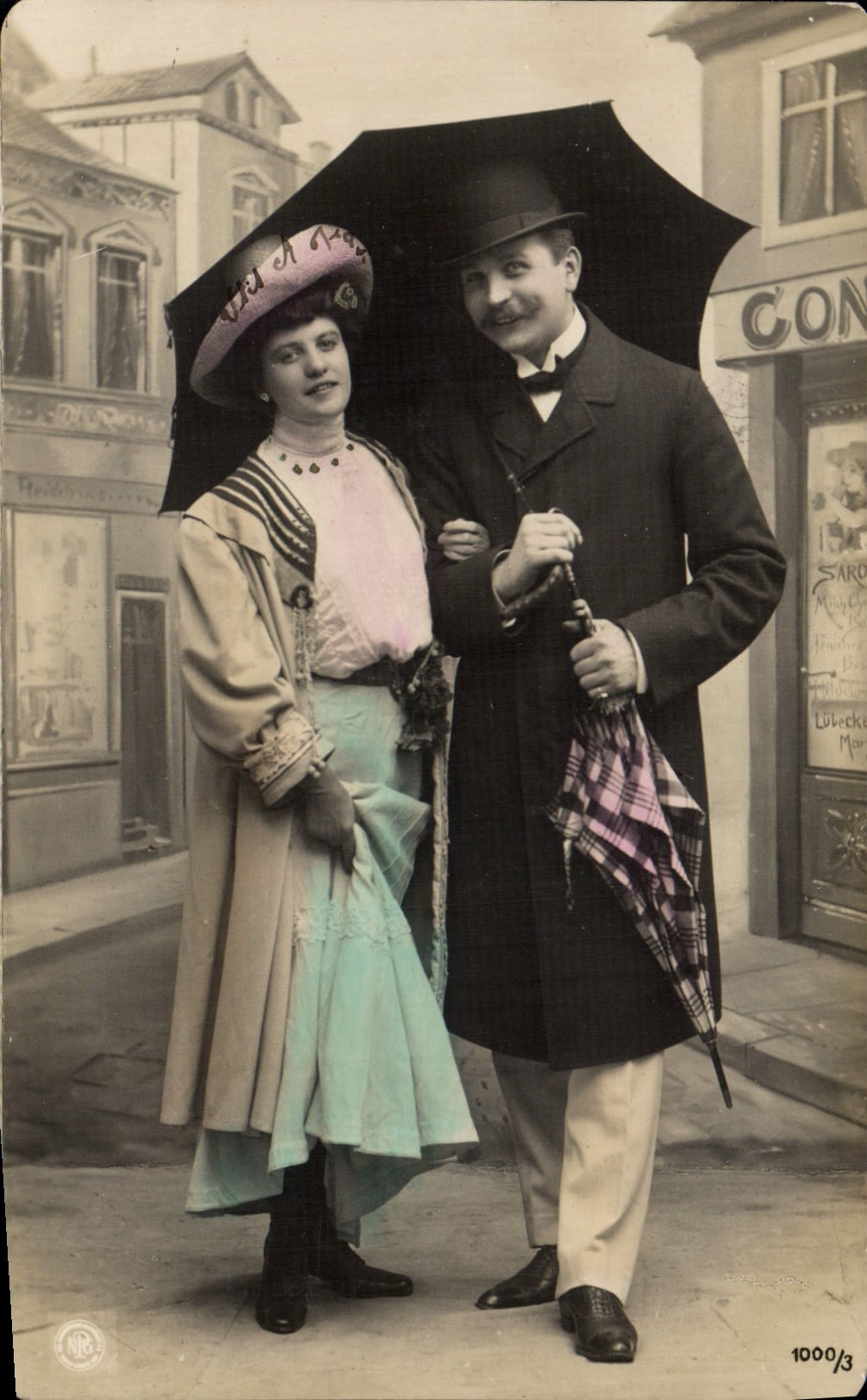 Couple under an umbrella — street scene — photographer Lübecke, no. 1000/3