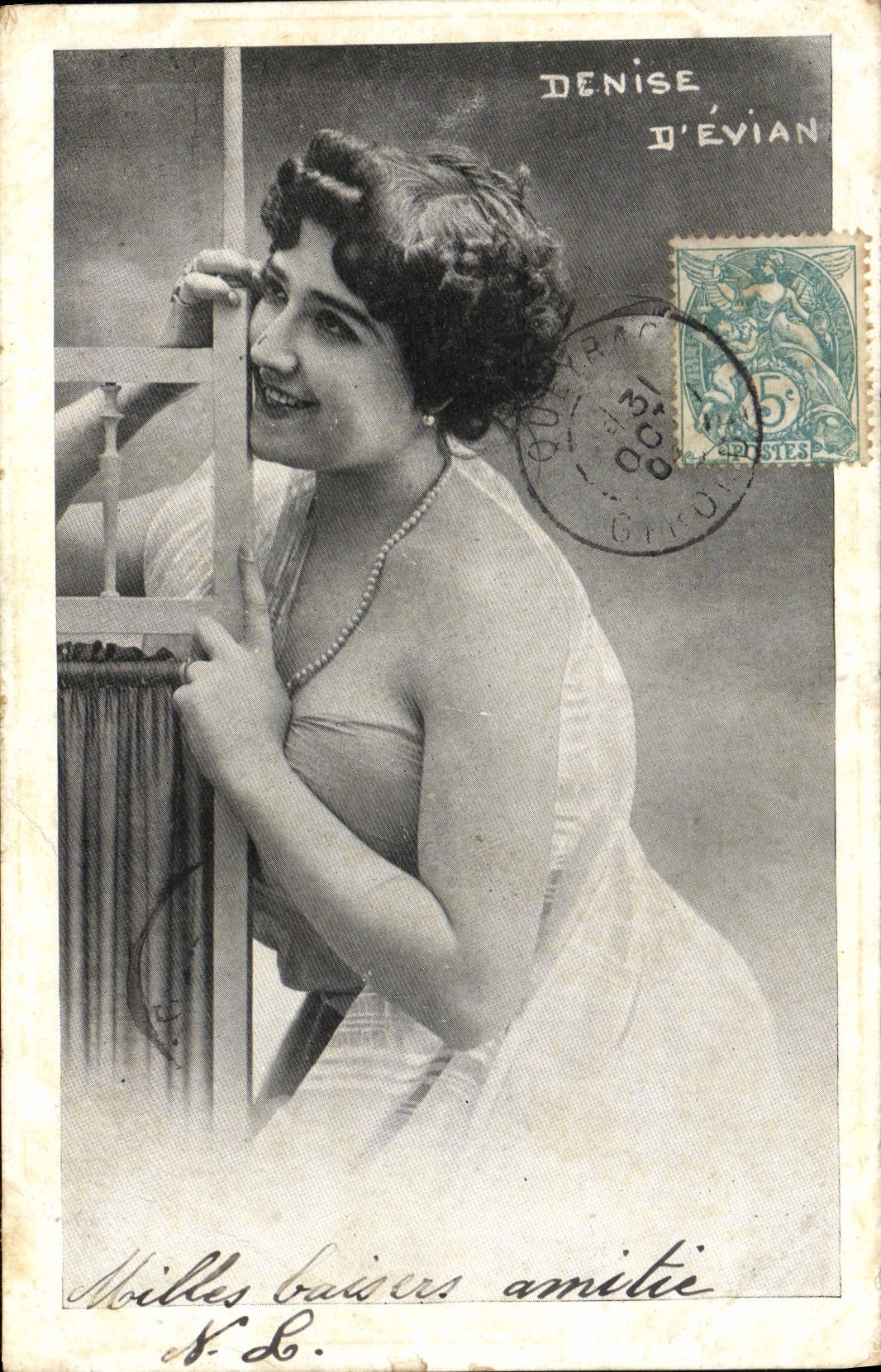 Denise d'Évian — Portrait de femme souriante — Éditeur : Denise d'Évian - Anverso