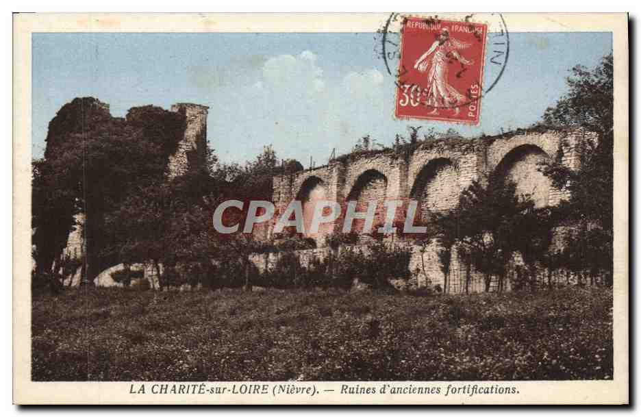 CPA La Charite Sur Loire Ruines d'anciennes fortifications