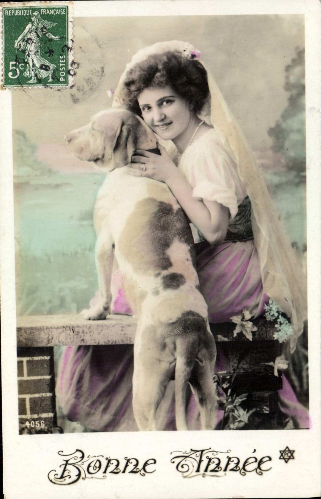 Femme et chien — Bonne Année — Éditeur inconnu, n° 4056