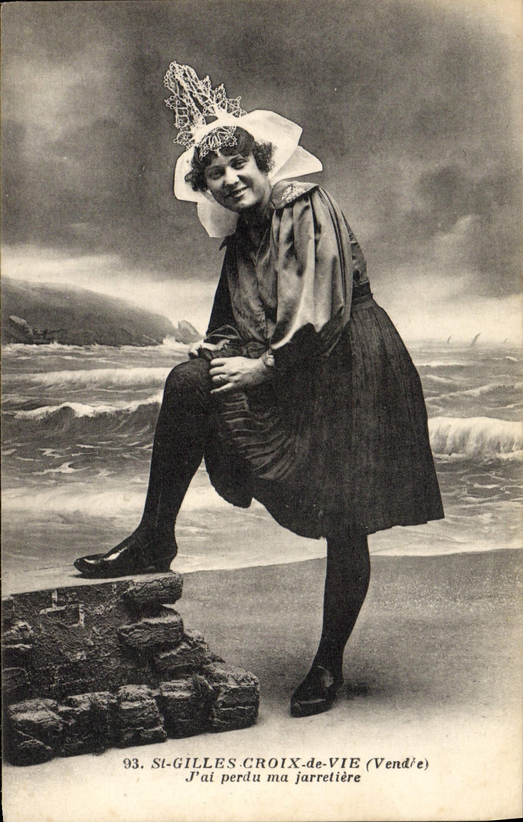 St-Gilles-Croix-de-Vie (Vendée) — mujer en traje de playa con texto humorístico — N.P. Editor
