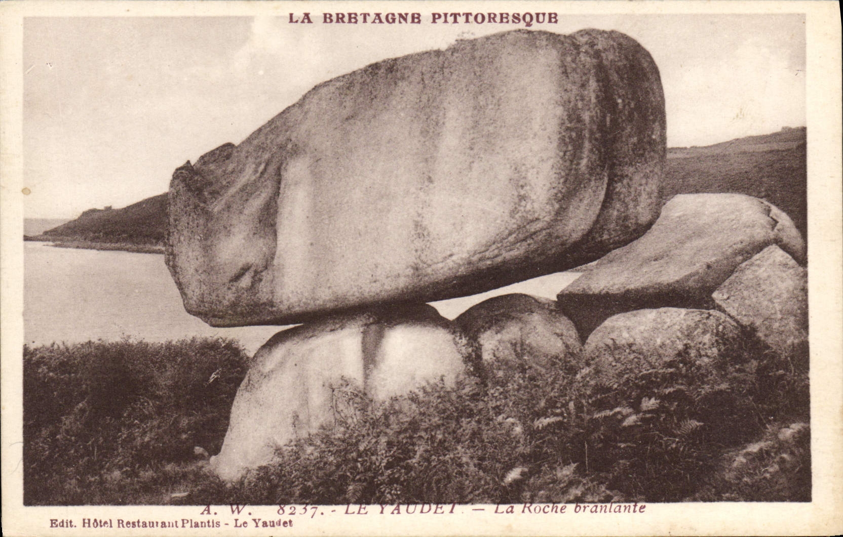 CPA Le Yaudet La Roche Branlante Bretagne