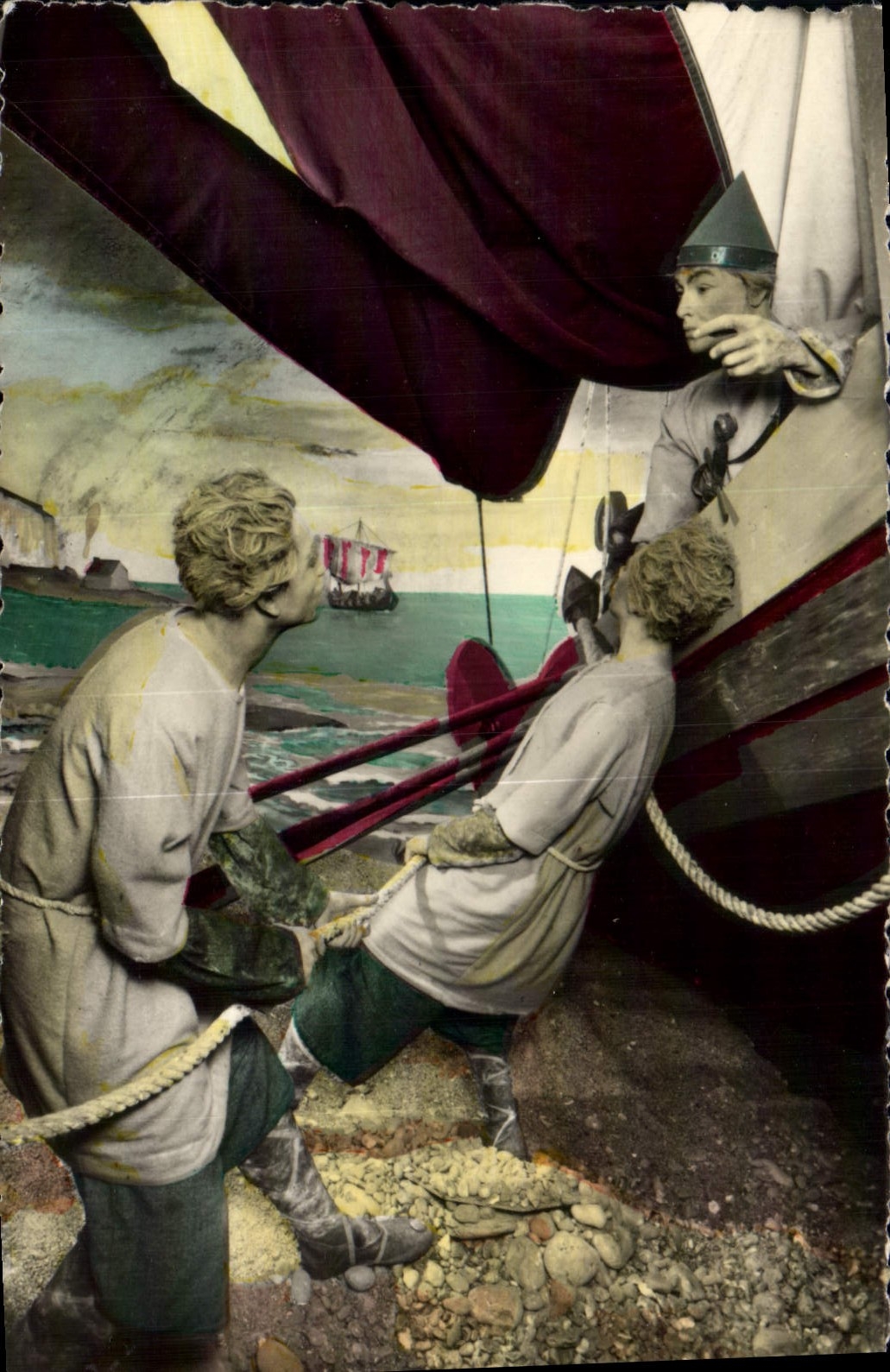 CPM Chateau Robert Le Diable Moulineaux Musee de cire Le debarquement des vikings