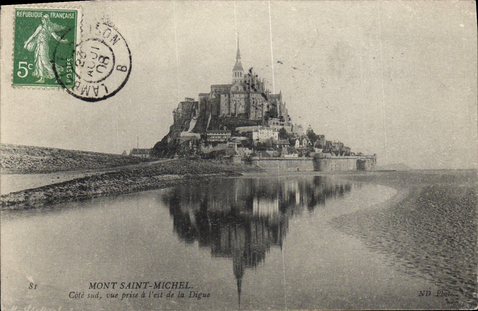 CPA Mont Saint Michel Cote Sud Vue prise a l'Est de la digue 