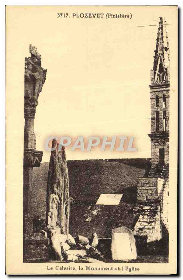 CPA Plozevet Le calvaire Le monument et l'eglise 