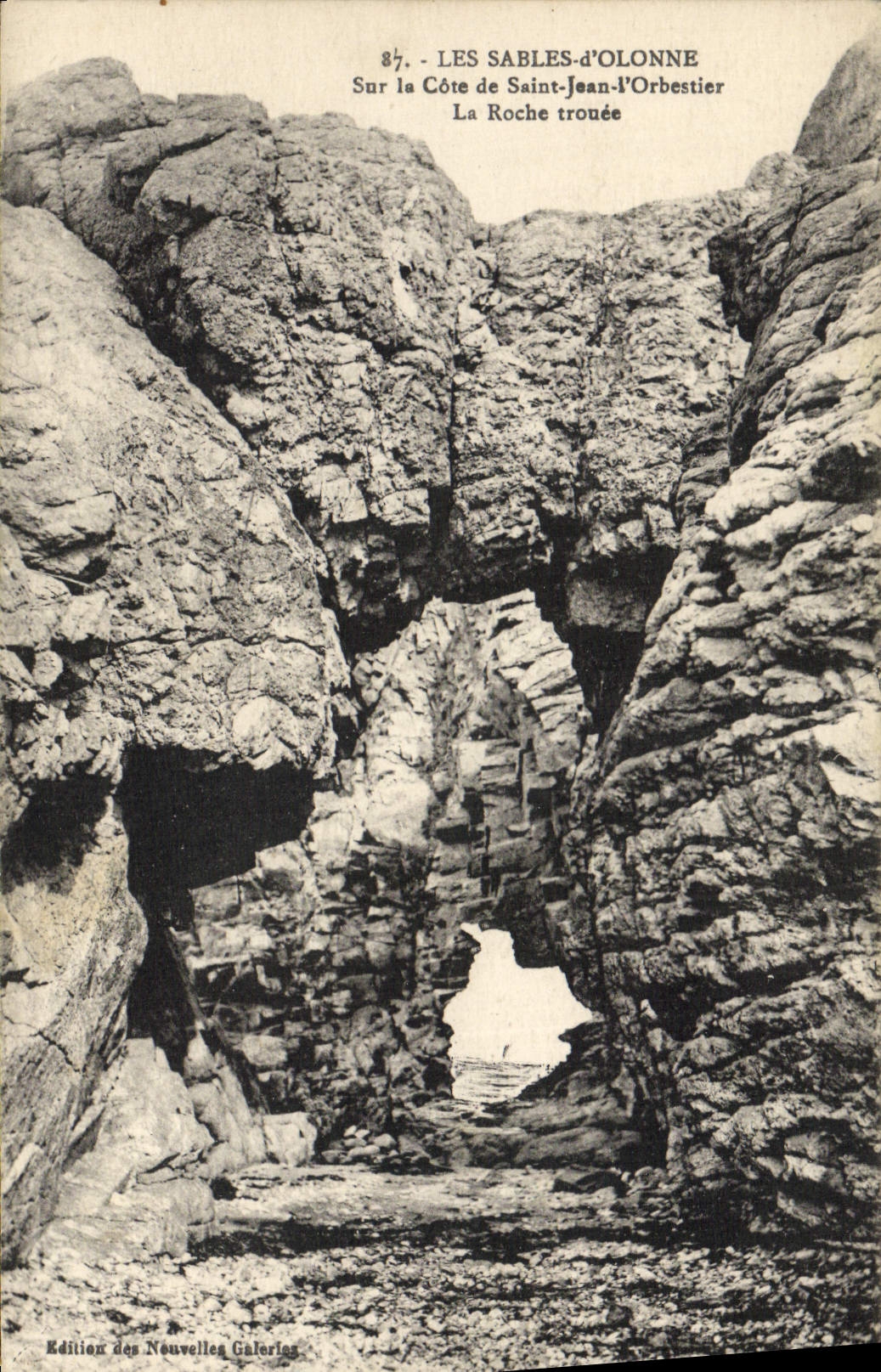 Les Sables-d'Olonne — La Roche trouée — Édition des Nouvelles Galeries, n° 87