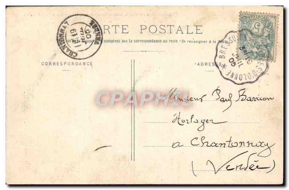 Femme souriante présentant ses mains — Les Sables-d'Olonne — Collection Jardin Anniard, N° 1200 — Reverso