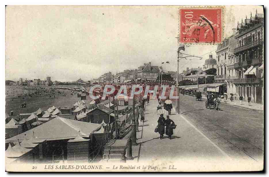 Les Sables-d'Olonne — Le Remblai et la Plage — LL.