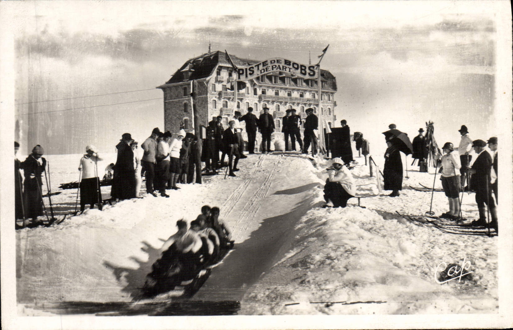 Départ d'un bob — Superbagnères (alt. 1500 m.) — A. P. Strasbourg