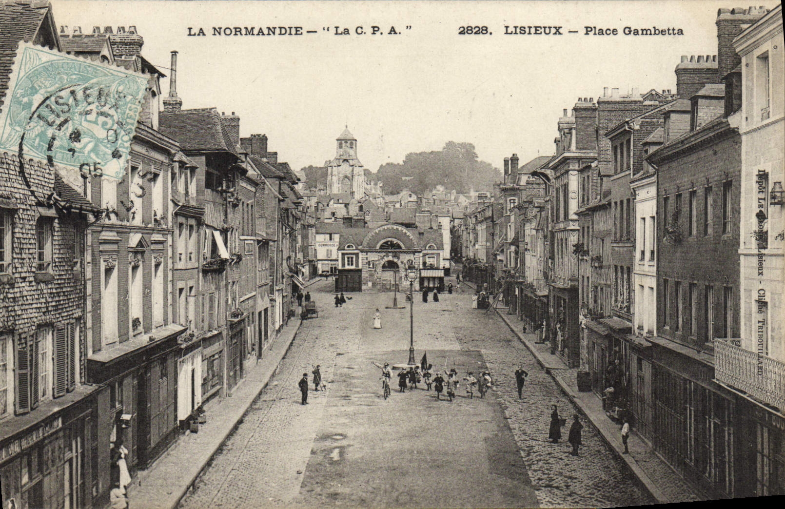CPA La Normandie Lisieux Place Gambetta Enfants courant l'epee a la main