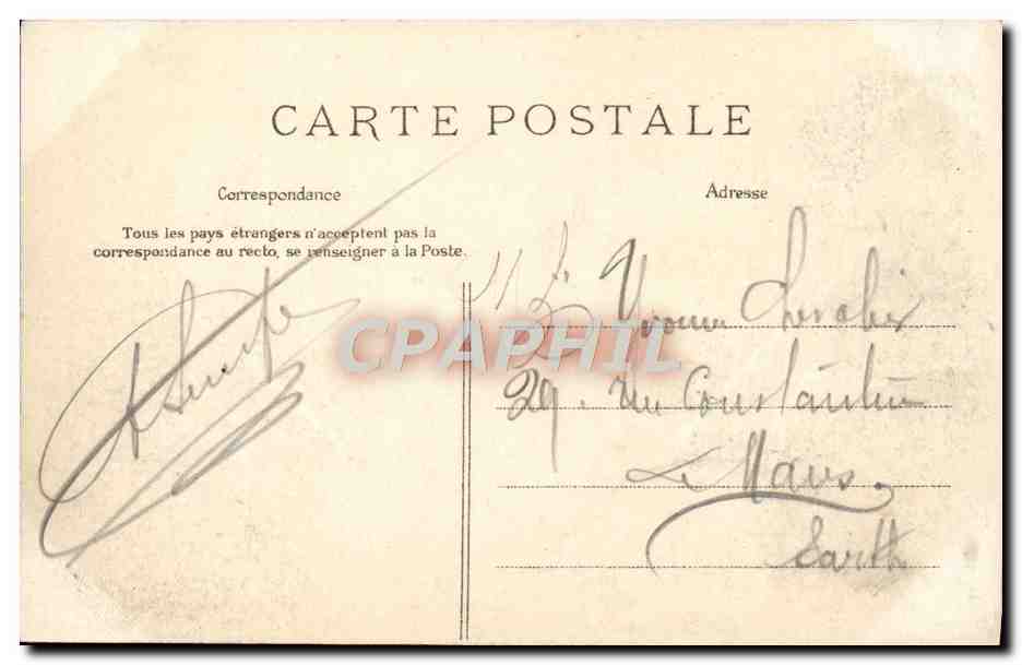 CPA La Normandie Lisieux Place Gambetta Enfants courant l'epee a la main — Verso