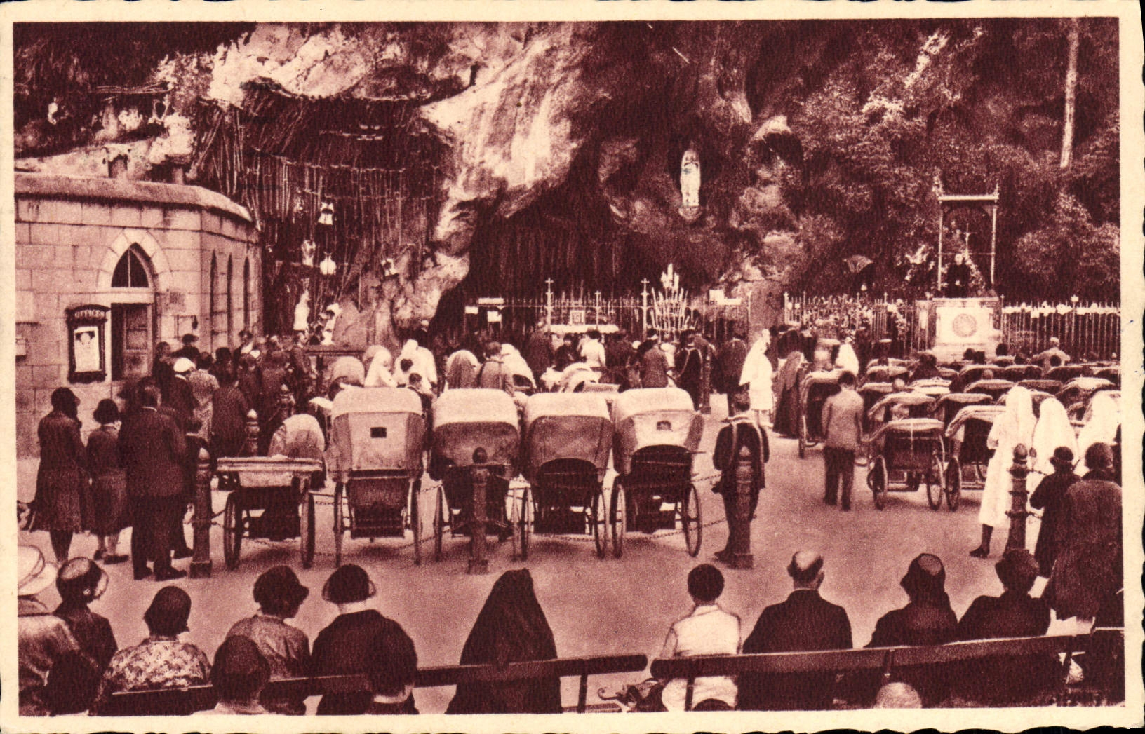 CPA Lourdes La Grotte