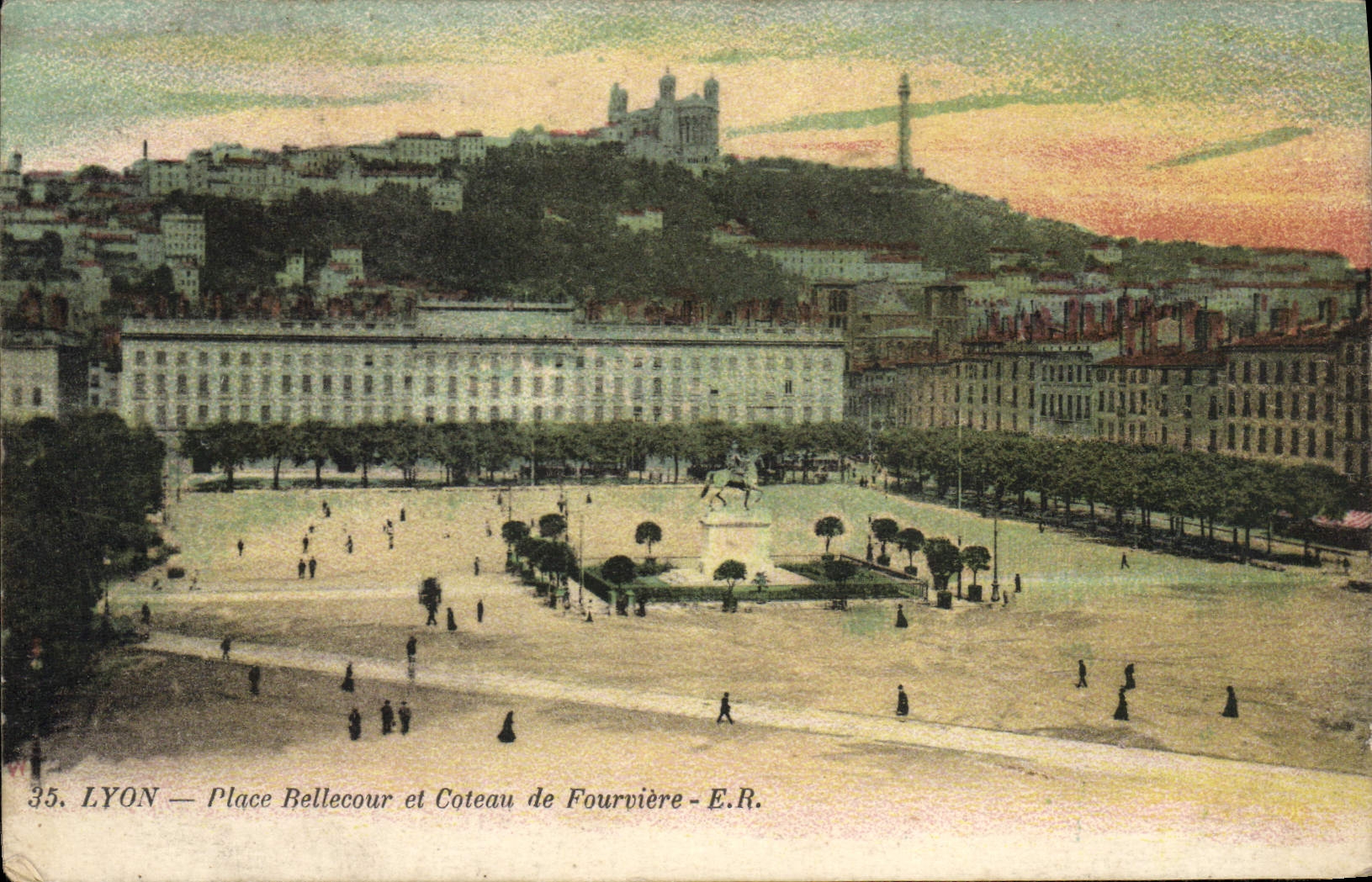 CPA Lyon Place Bellecour Et Coteau De Fourviere