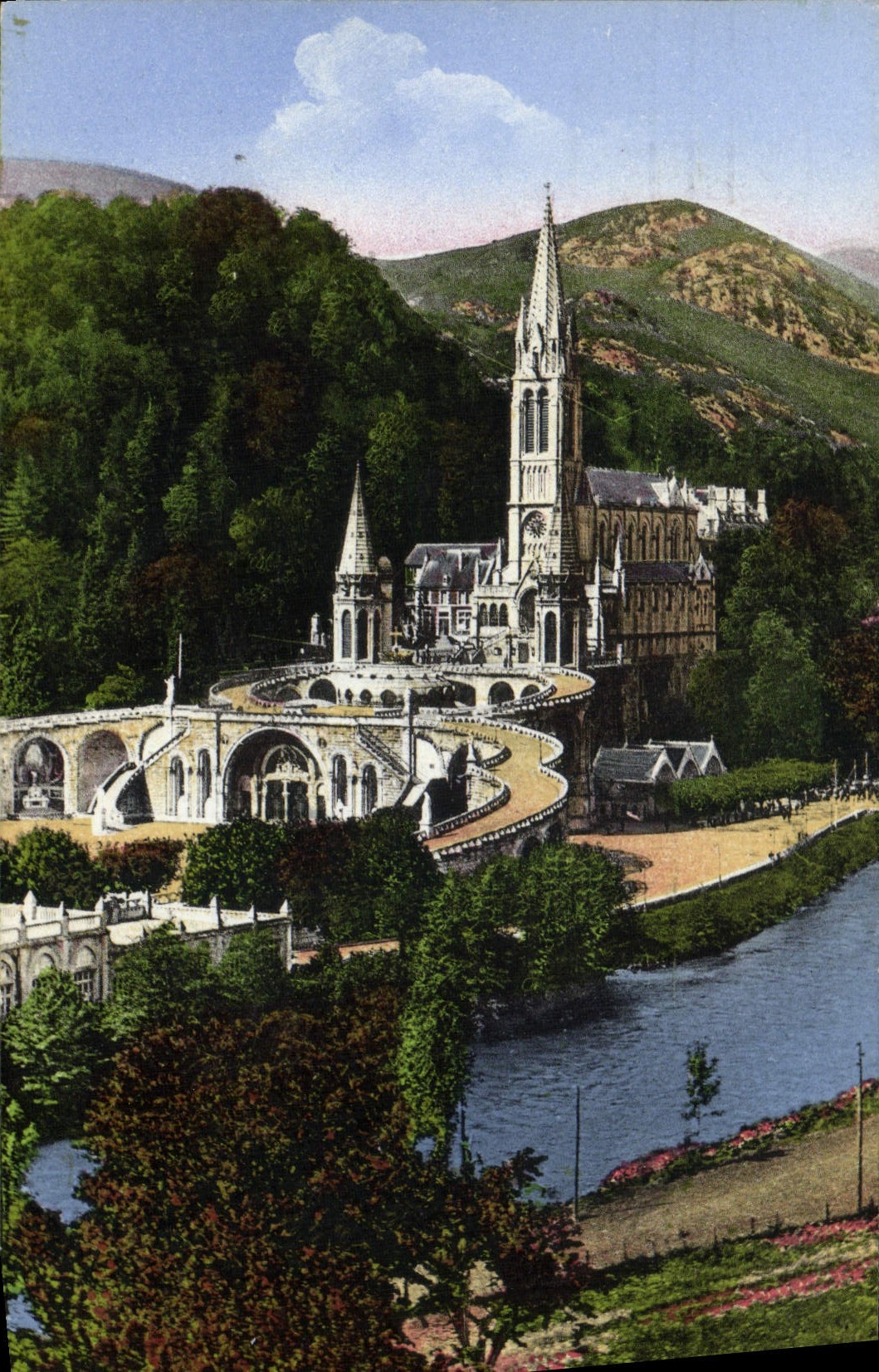 CPA Lourdes La Basilique Et Le Gave