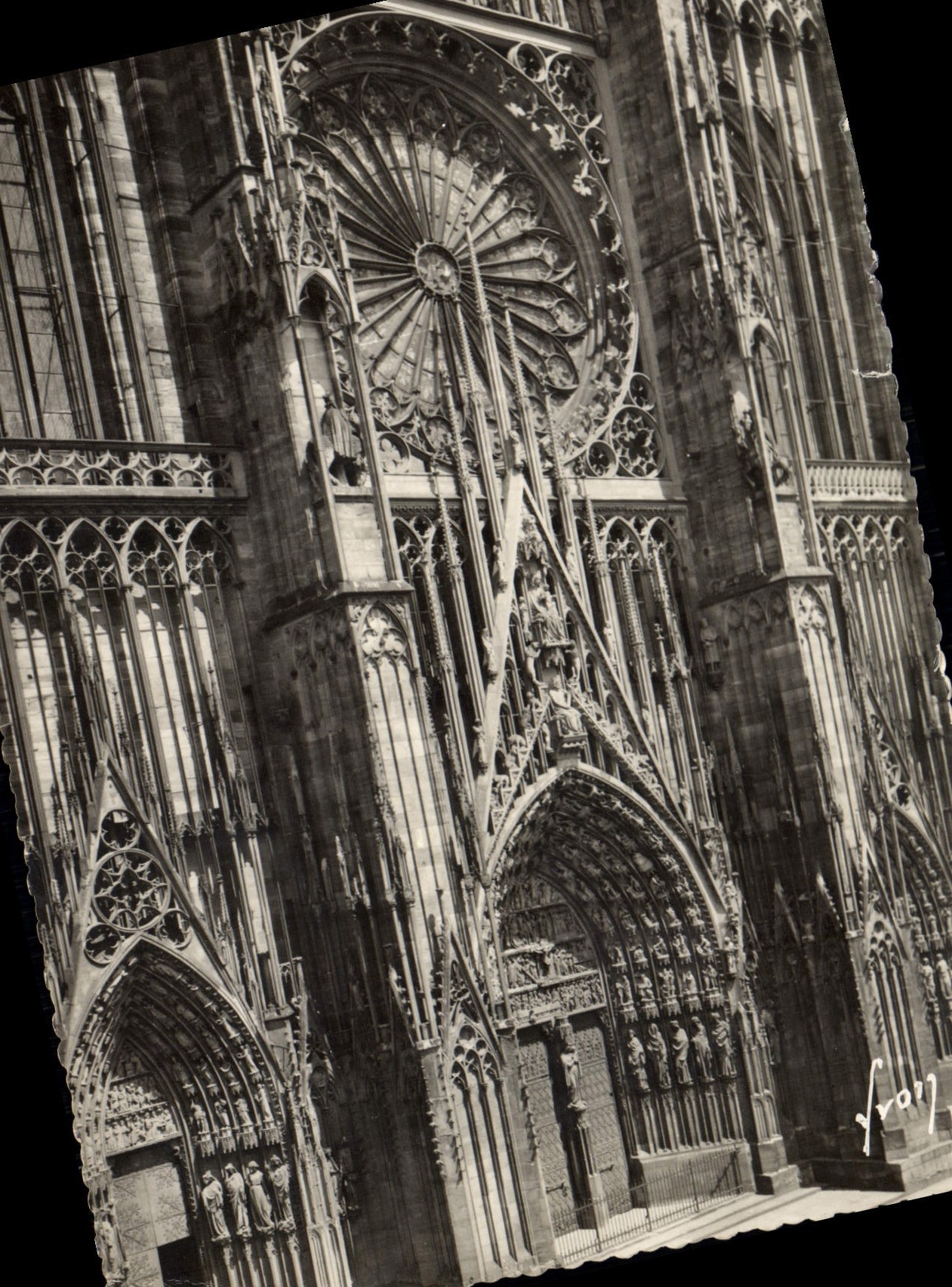 CPM Strasbourg La Cathedrale Portail Central Et La Rose