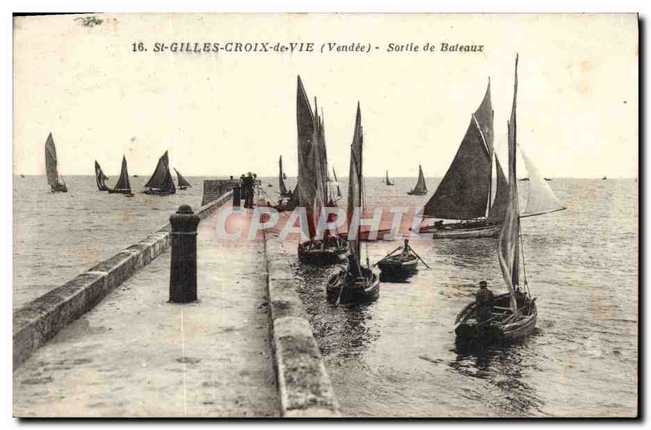 CPA St Gilles Croix De Vie Sortie De Bateaux