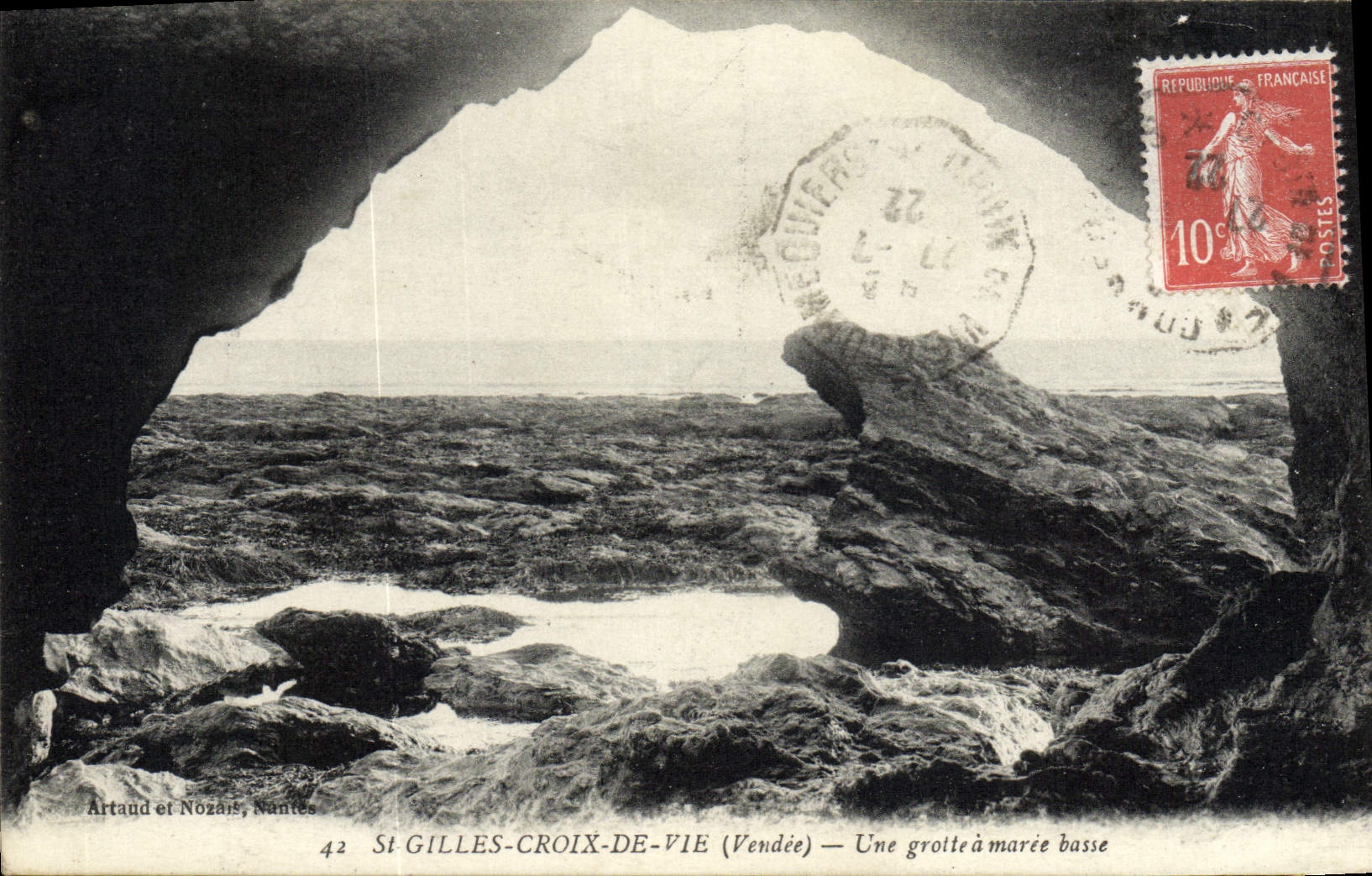 CPA St Gilles Croix De Vie Une Grotte A Maree Basse