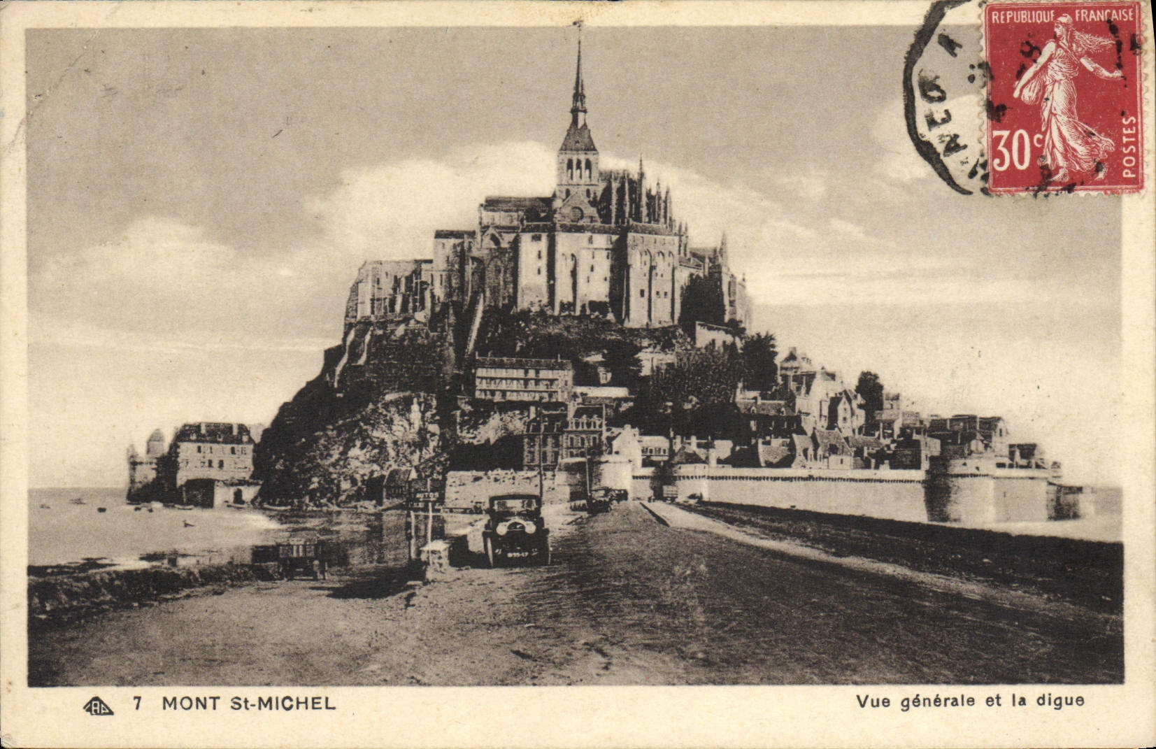 CPA Mont St Michel Vue Generale Et La Digue