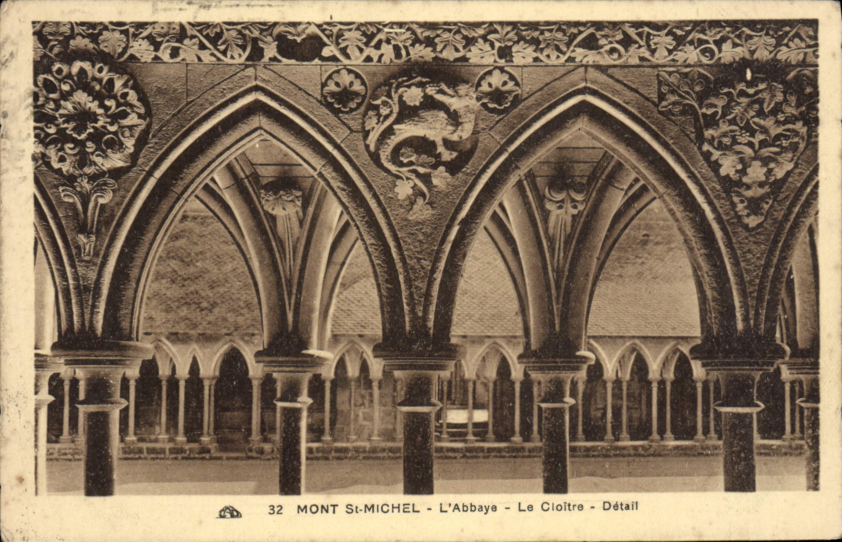 Mont-Saint-Michel - L'Abbaye - Le Cloître - Détail — CPA n°32, éditeur Alacrinze des Arts