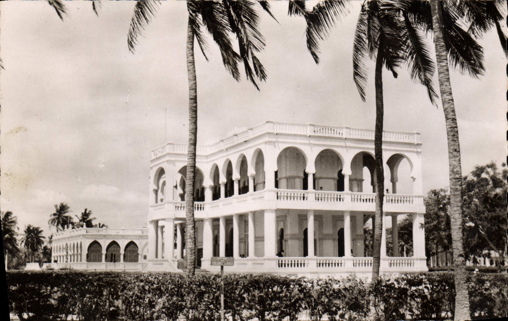 CPM Lome Le Palais De Justice Et Le Cercle