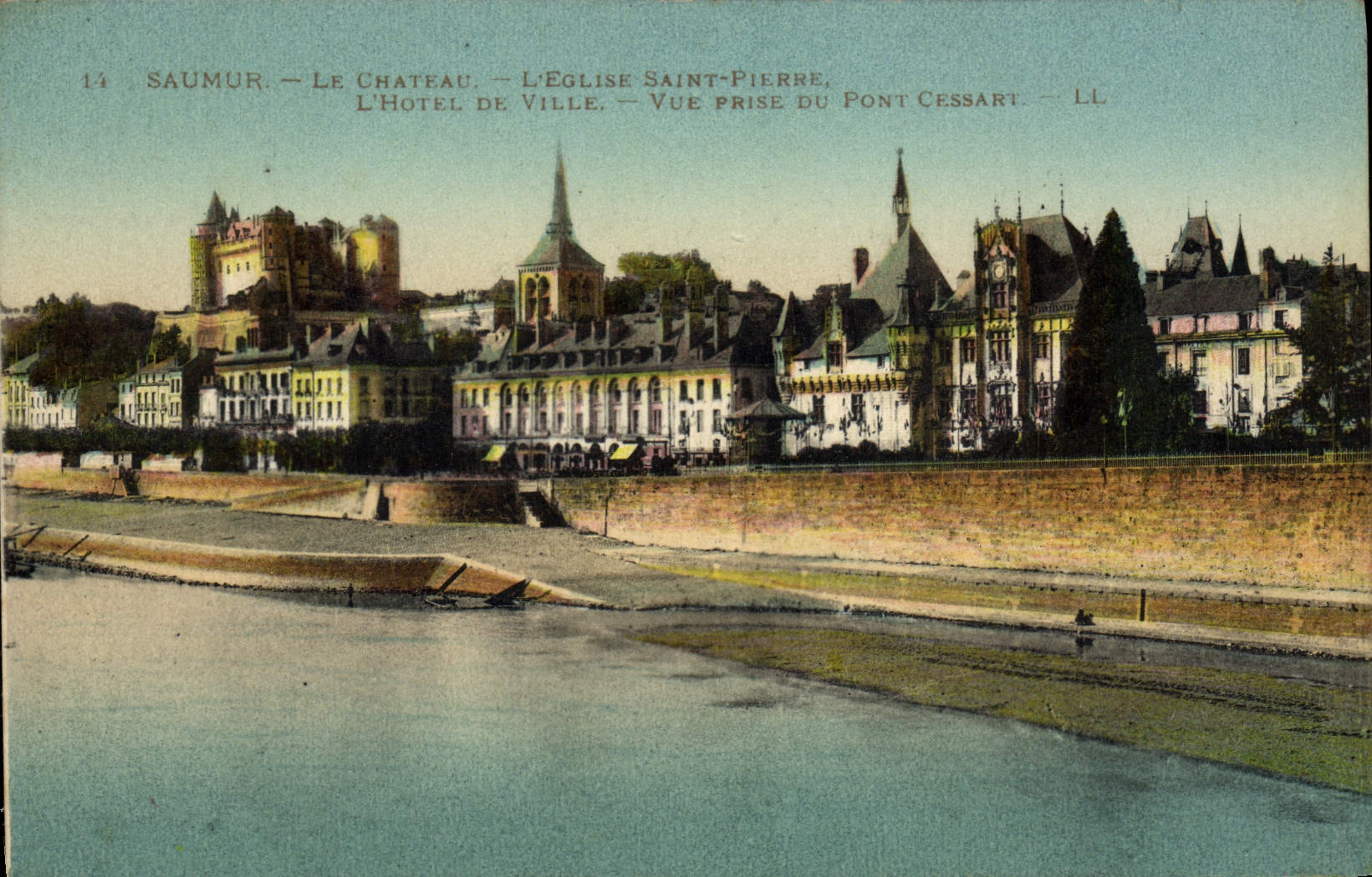 CPA Saumur Le Chateau L'Eglise Saint Pierre