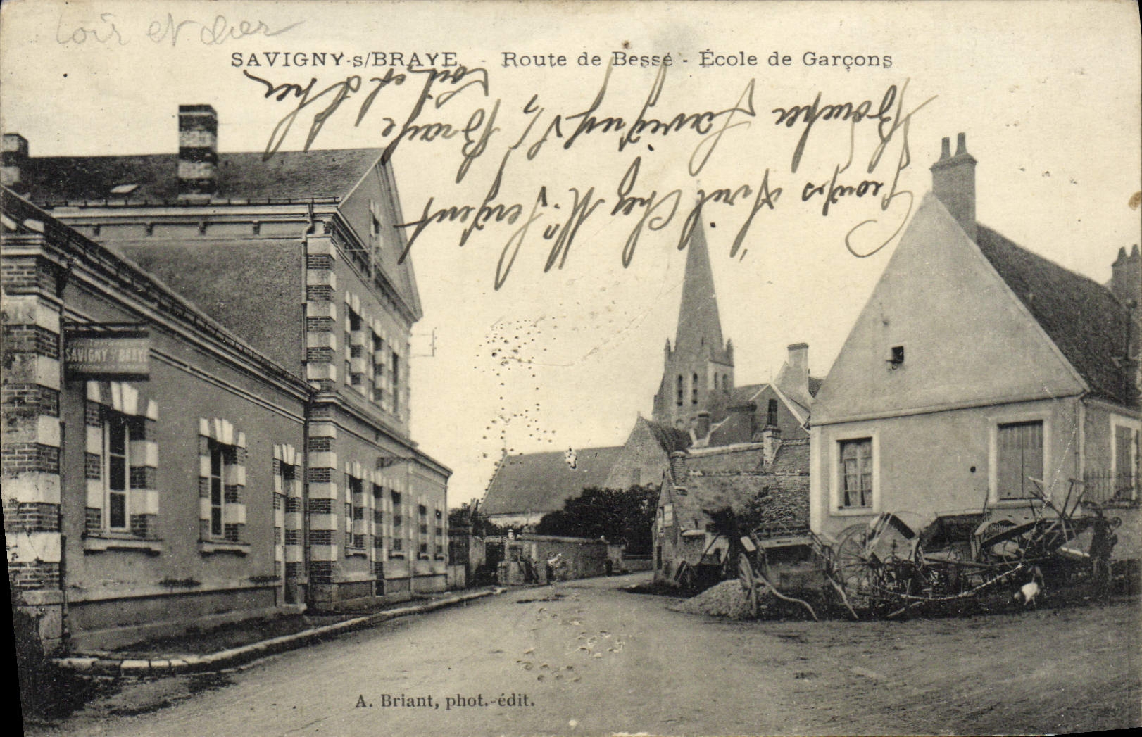 Savigny-sur-Braye — Route de Bessé — École de Garçons — A. Briant, phot.-édit.