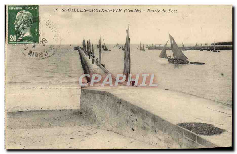 CPA St Gilles Croix De Vie Entree Du Port Bateaux