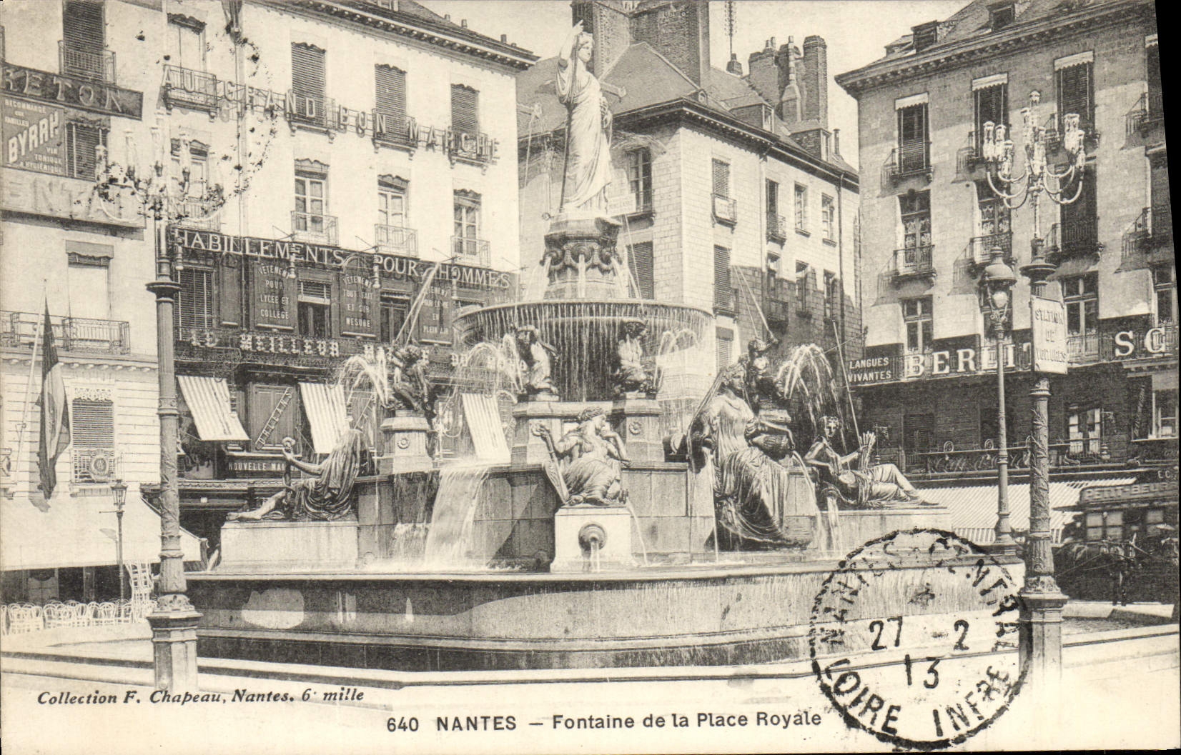 CPA Nantes Fontaine De La Place Royale