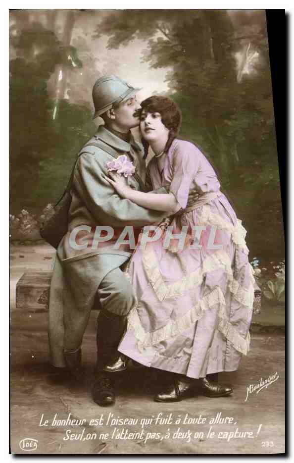 CPA Fantaisie Soldat Militaria Le Bonheur Est I'Oiseau Femme