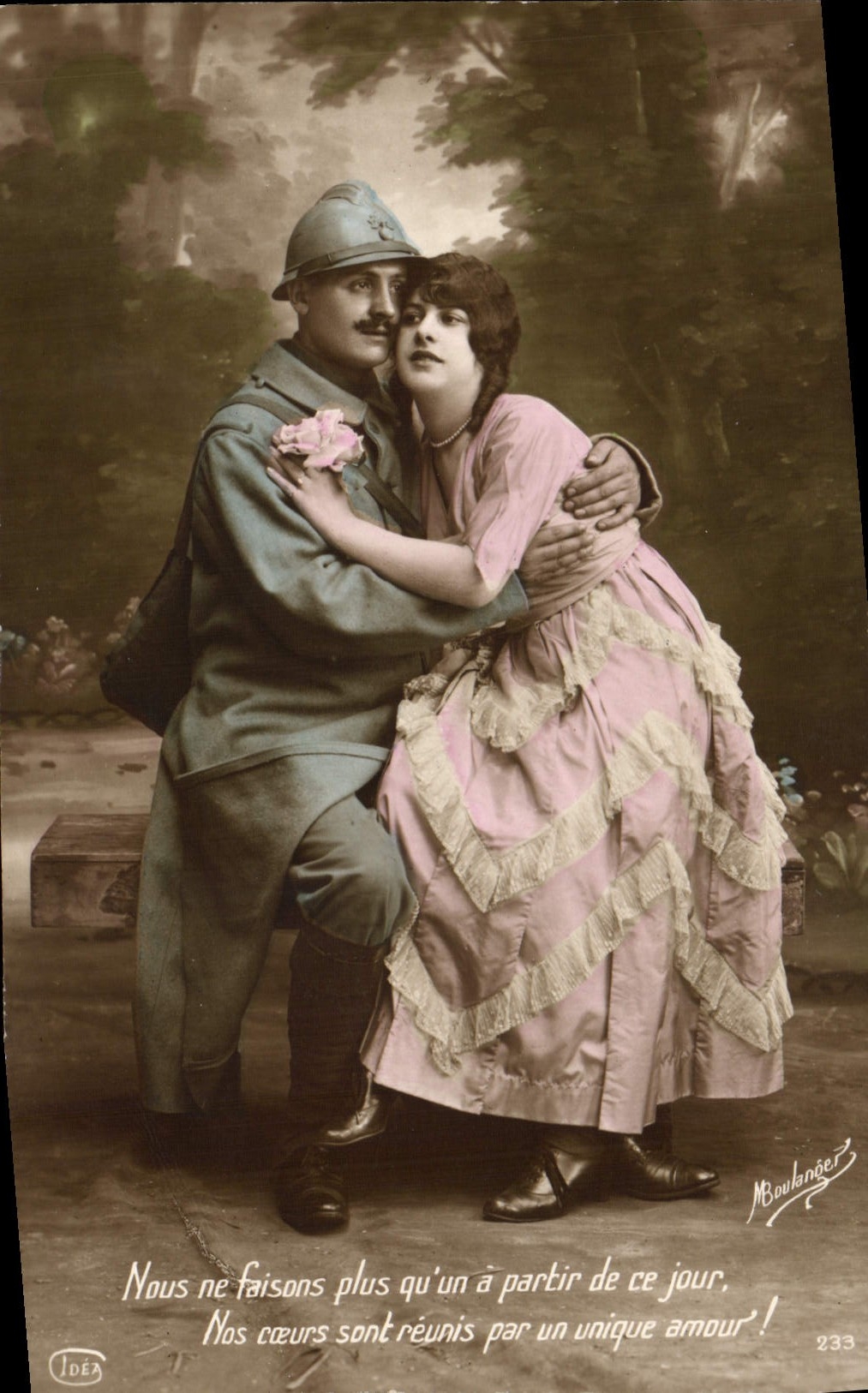 CPA Fantaisie Soldat Militaria Femme