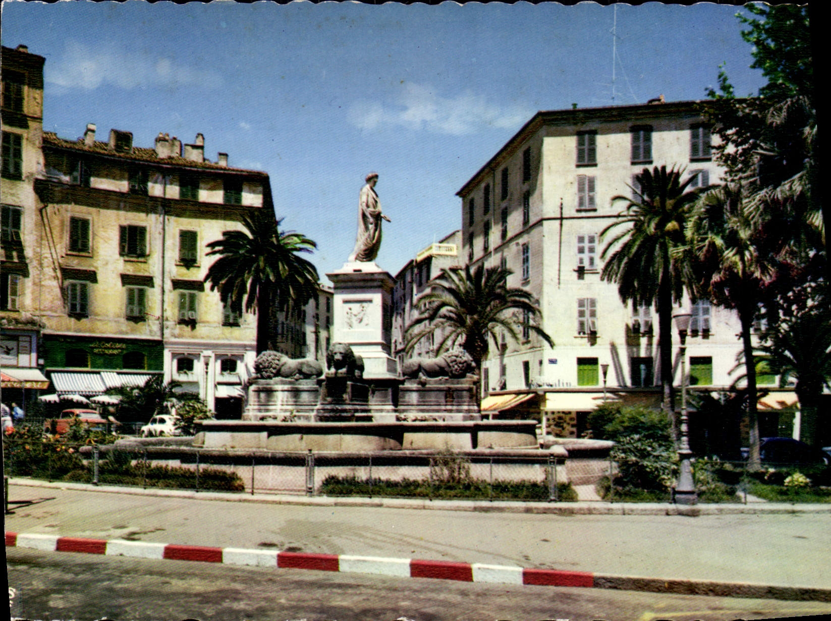 Place Foch — Statue du 1er Consul — Charmes & Couleurs de la Corse, Ajaccio