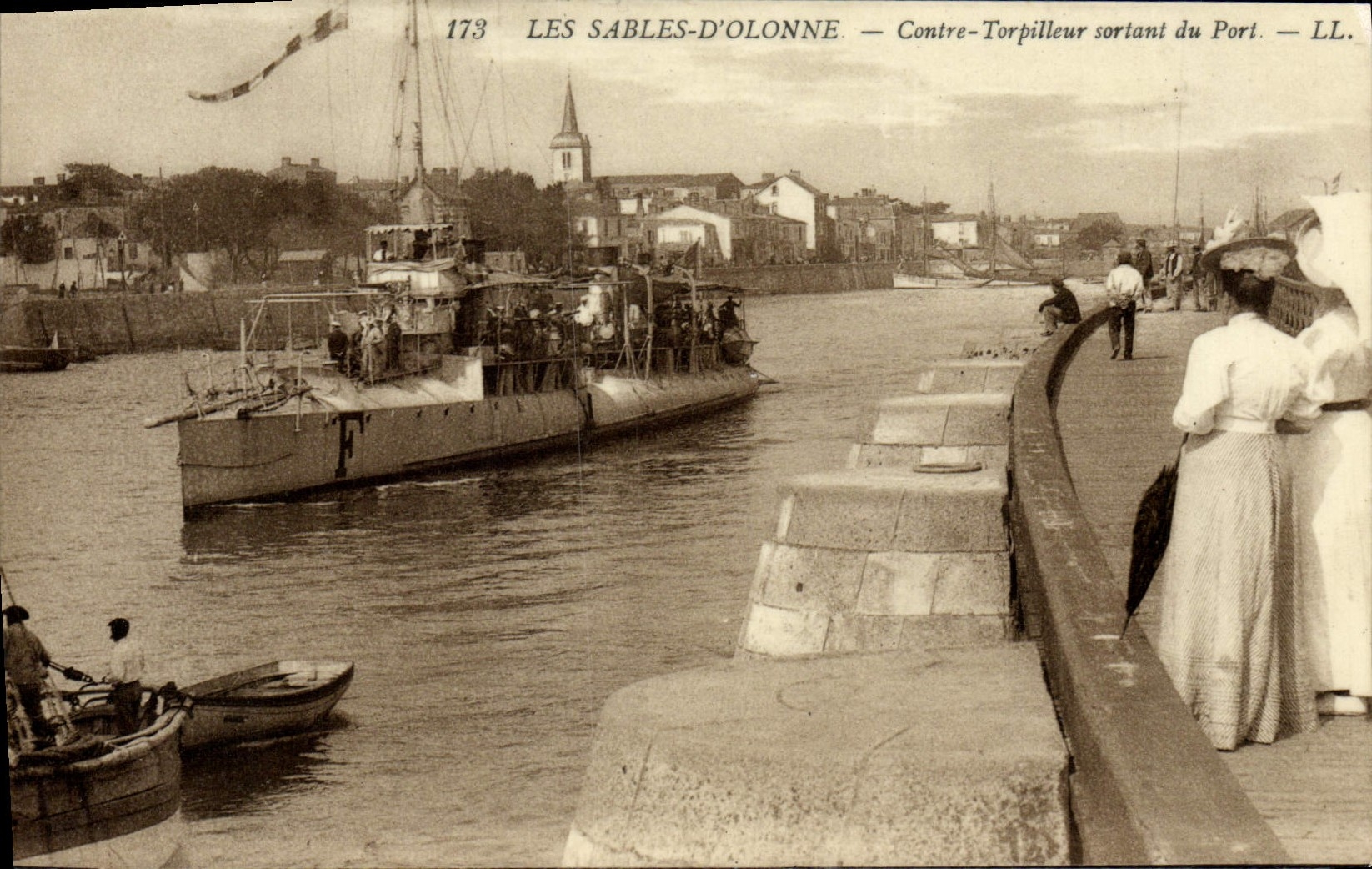 Les Sables-d'Olonne — Contre-Torpilleur sortant du Port — LL. — N° 173