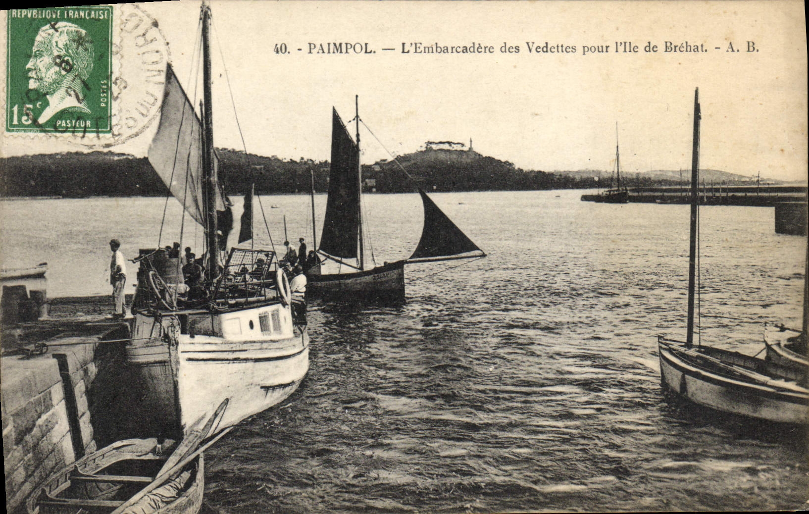 Paimpol — L'Embarcadère des Vedettes pour l'Île de Bréhat — A. B.