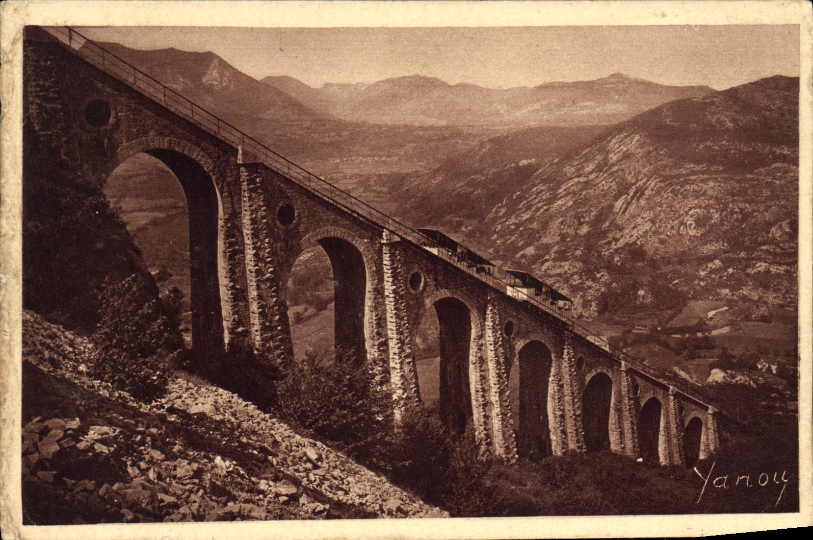 CPA Lourdes Funiculaire Du Pic Du Le Viaduc
