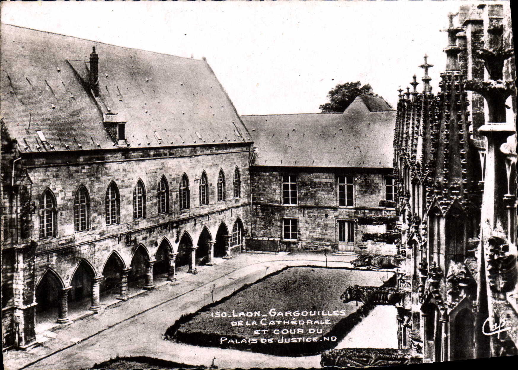 Laon - Gargouilles de la cathédrale et cour du palais de justice — Édition Picol, Laon, n°150