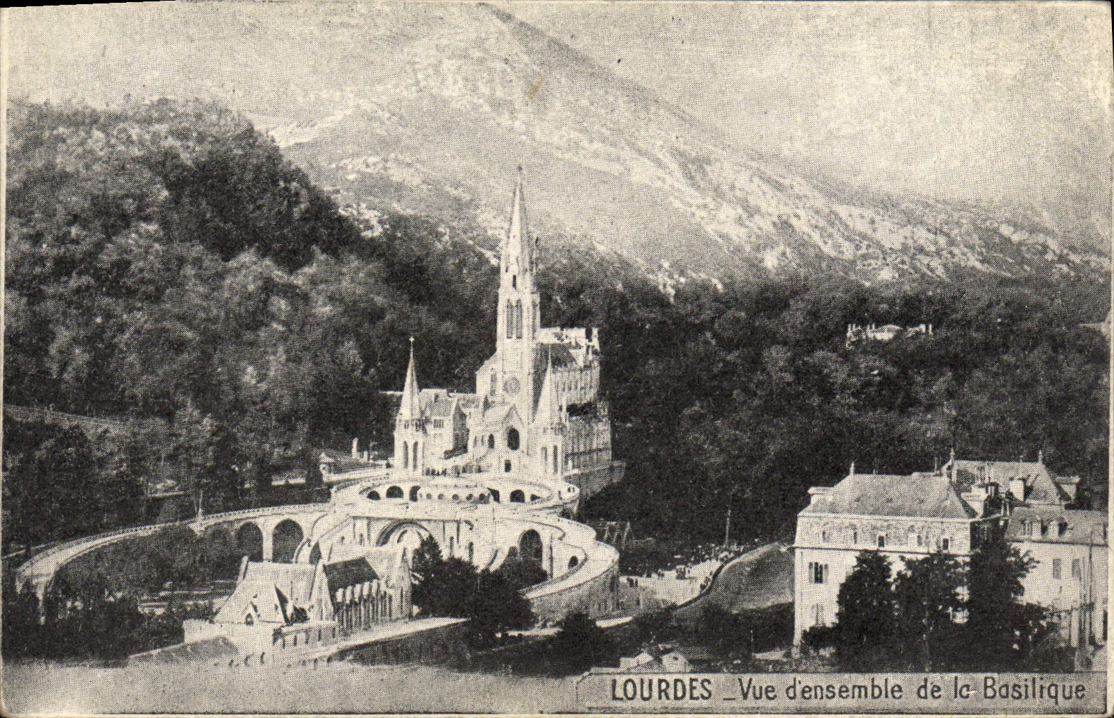 CPA Lourdes Vue D'Ensemble De Le Basilique