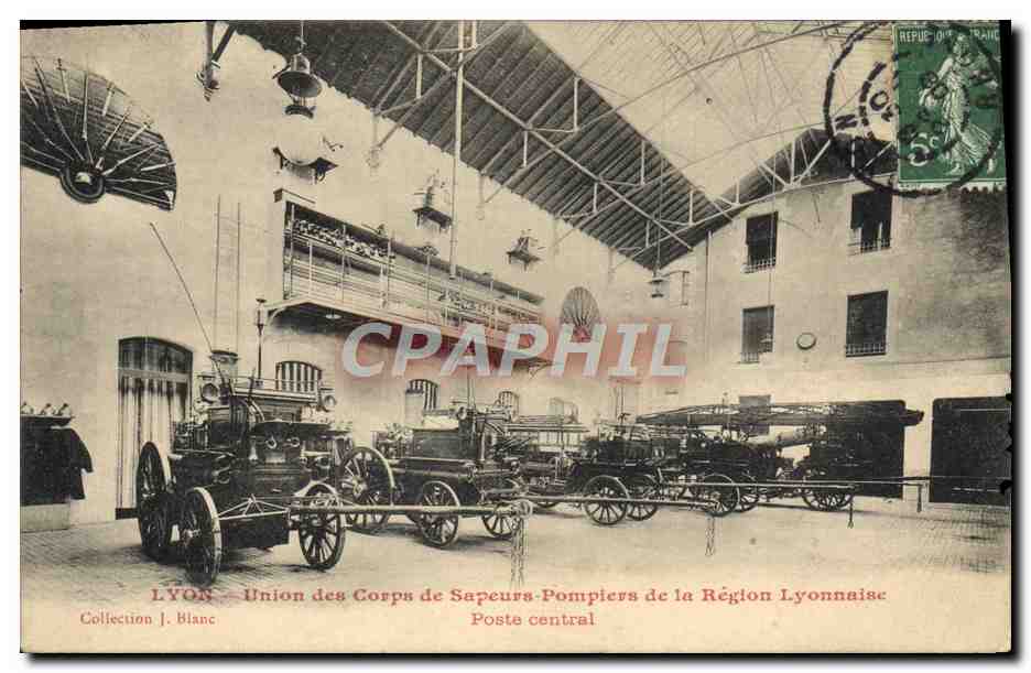 CPA Lyon Union Des Corps De Sapeurs Pompiers De La Region Lyonnaise Poste Central