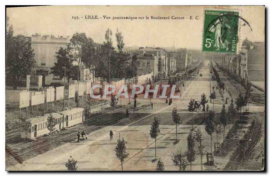 CPA Lille Vue Panoramique Sur Le Boulevard Carnot Tramway Train