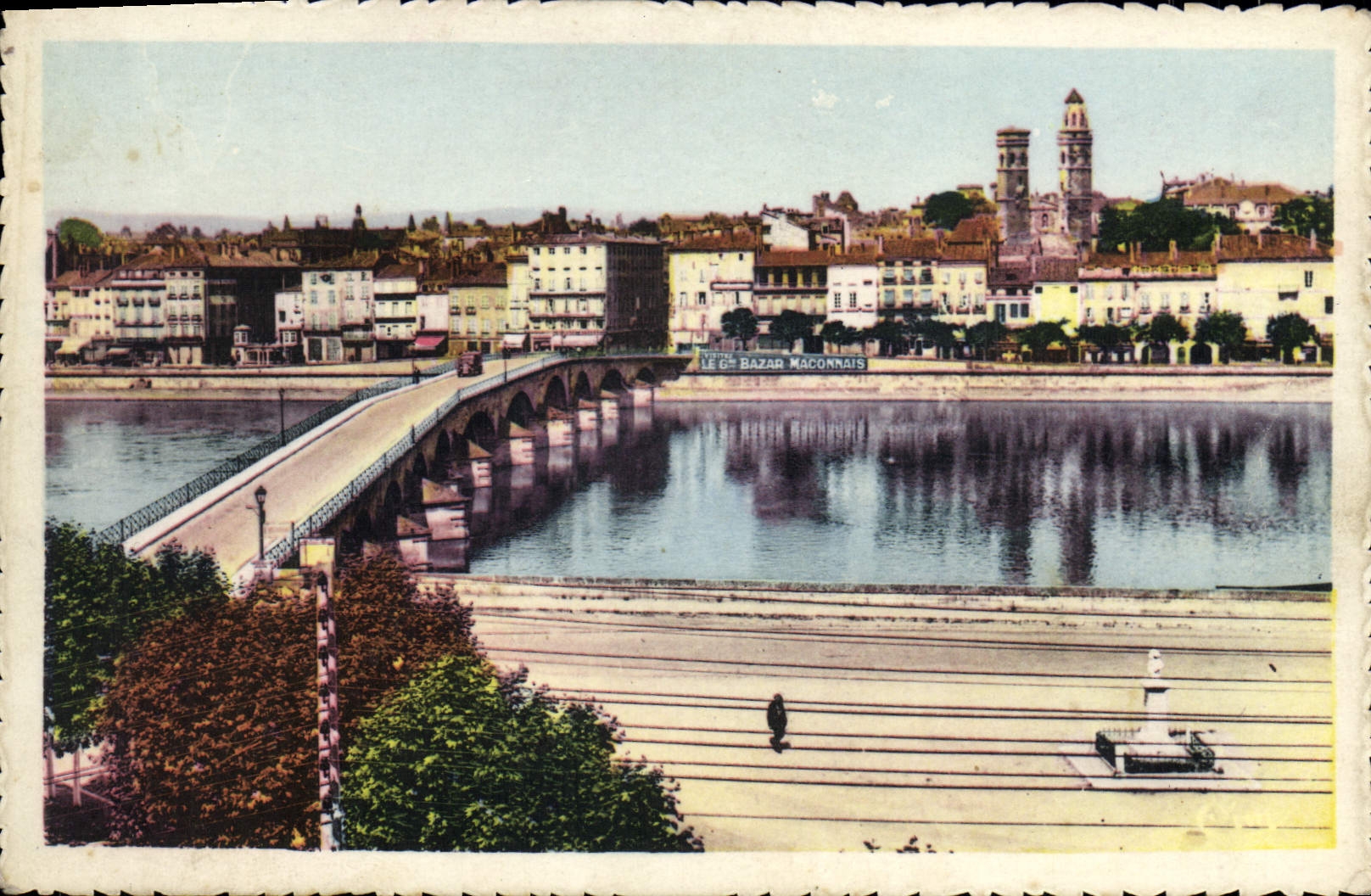 CPA Macon Vue Generale Au Premier Plan la Saone Au fond les Monts du Maconnais